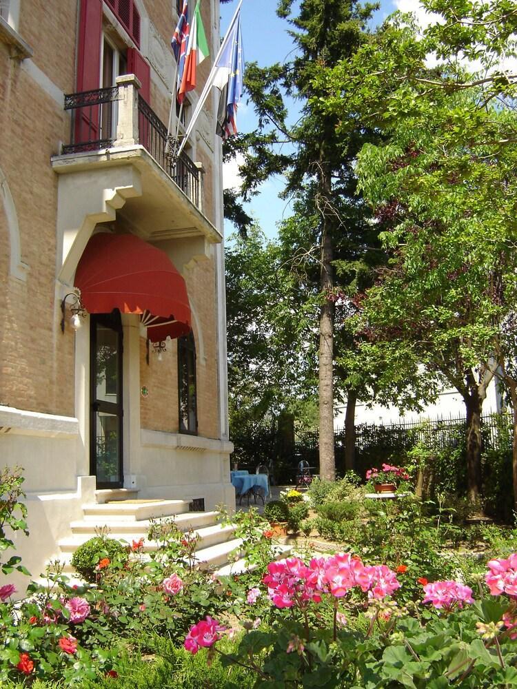 Villa Elda Boutique Hotel Siena Esterno foto